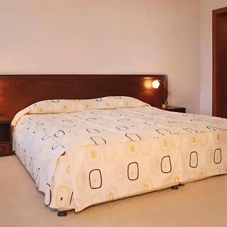 кипарис, Hotel Vratsa
